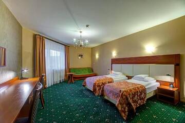 Фото номера Трехместный номер Отель Hotel i Restauracja Bona г. Санок 8