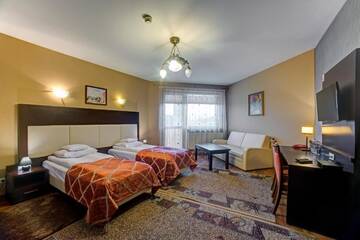 Фото номера Трехместный номер Отель Hotel i Restauracja Bona г. Санок 7