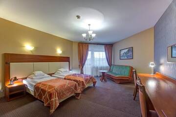 Фото номера Трехместный номер Отель Hotel i Restauracja Bona г. Санок 10