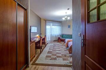 Фото номера Трехместный номер Отель Hotel i Restauracja Bona г. Санок 11