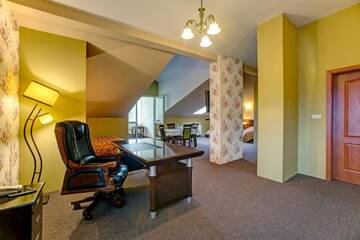 Фото номера Семейный номер Отель Hotel i Restauracja Bona г. Санок 5