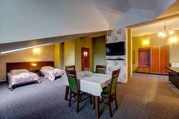 Фото номера Семейный номер Отель Hotel i Restauracja Bona г. Санок 3
