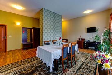 Фото номера Двухместный номер с 1 кроватью и видом на реку Отель Hotel i Restauracja Bona г. Санок 3