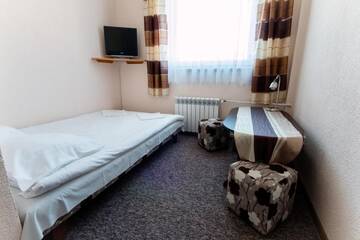 Фото номера Одноместный номер с ванной комнатой Апарт-отели Dom Turysty Sanok г. Санок 6